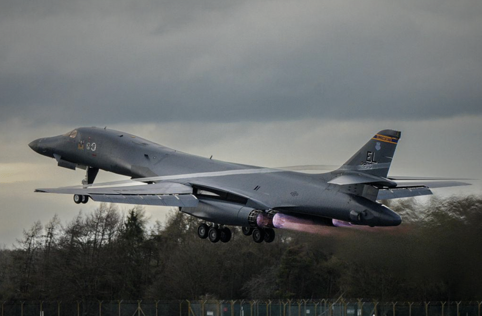 US withdraws strategic bombers from the UK
