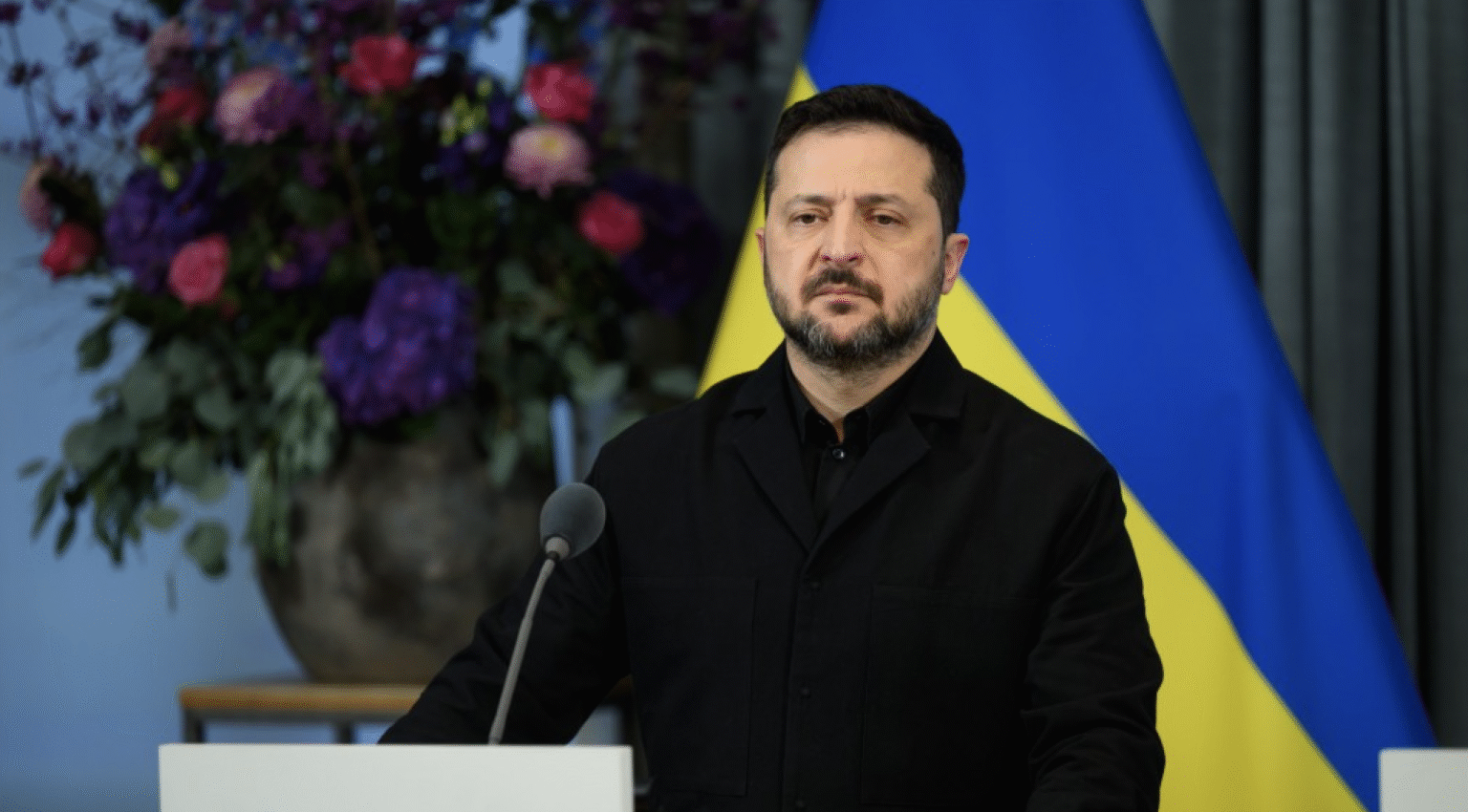 Zelensky willing to discuss territory with Putin, Sybiha says